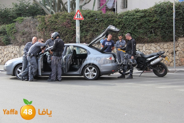 police searchihng cars 1123 (5).JPG